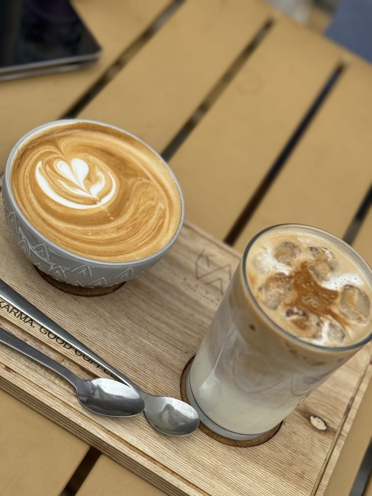 Kaffee & Iced Latte im Chiegmau